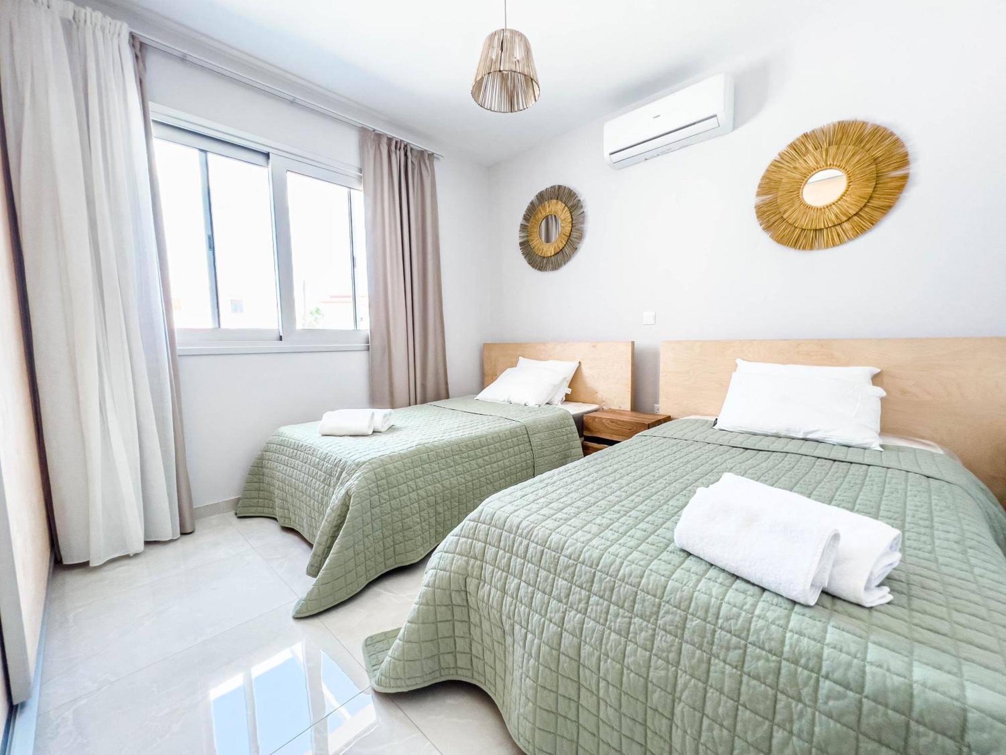 Geo Panoramic Villa +Pool +Game Room +Gym プロタラス エクステリア 写真